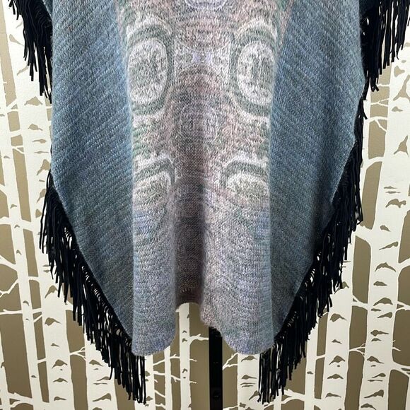 Boho Fringe Trim Poncho - Picture 4 of 10